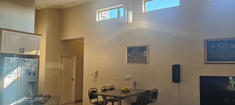 6 Bedroom Property for Sale in Cravenby Western Cape